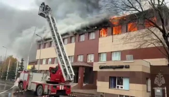 Пожарные ликвидировали открытое горение в здании на Угрешской улице