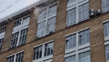 Пожар произошел в офисном здании на севере Москвы
