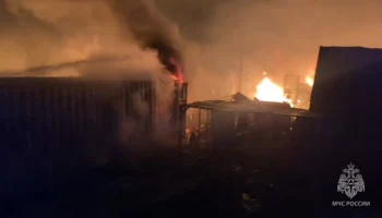 Пожар на складе в Дмитровском районе Подмосковья потушен