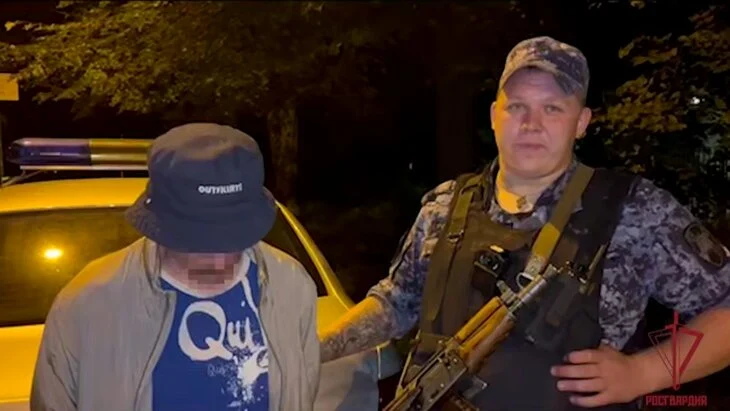 Сотрудники Росгвардии задержали прохожего со свертком наркотиков в Гольяново Сотрудники Росгвардии задержали прохожего со свертком наркотиков в Гольяново