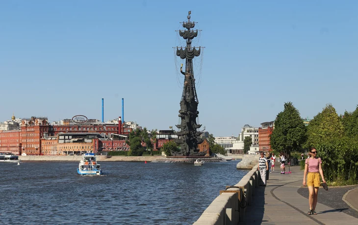 «Оранжевый» уровень опасности из-за сильного потепления объявили в Москве «Оранжевый» уровень опасности из-за сильного потепления объявили в Москве