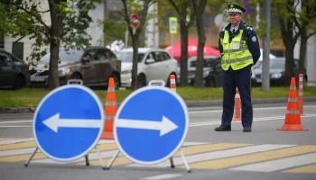 Движение транспорта временно перекрыли на ряде улиц в центре Москвы Движение транспорта временно перекрыли на ряде улиц в центре Москвы
