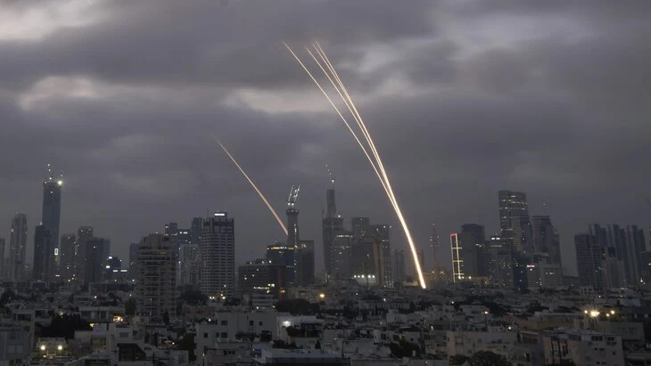 Kan: Около 13 человек получили ранения в результате новой атаки Ирана на Израиль Kan: Около 13 человек получили ранения в результате новой атаки Ирана на Израиль