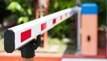 Москвичам объяснили, как установить шлагбаум во дворе