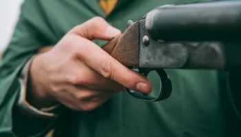 Дробь попала в спину мужчине во время охоты в Якутии
