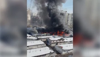 Пожару на рынке в подмосковном Солнечногорске присвоен повышенный ранг сложности Пожару на рынке в подмосковном Солнечногорске присвоен повышенный ранг сложности