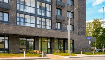 Более 60 семей переехали в новостройку по программе реновации на Загорьевской улице