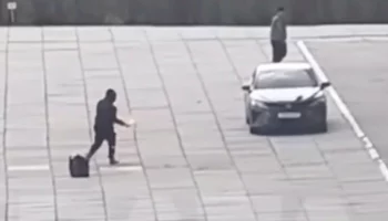 Власти выясняют мотивы бросившего емкости с ЛВВ  у владимирского правительства