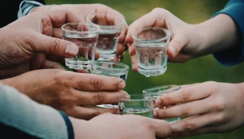 «Все смотрят на Восток»: что такое соджу и почему его так полюбили в России