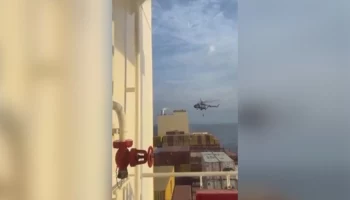 "Известия": россиянин с захваченного Ираном судна связался с женой