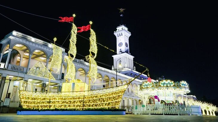 Сказочные фрегаты появились на Северном и Южном речных вокзалах Москвы Сказочные фрегаты появились на Северном и Южном речных вокзалах Москвы