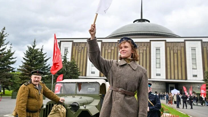 Парк Победы на Поклонной горе станет музеем под открытым небом в выходные Парк Победы на Поклонной горе станет музеем под открытым небом в выходные
