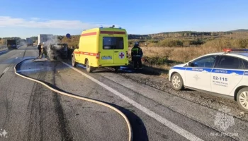 Шесть человек пострадали в ДТП с микроавтобусом в Свердловской области