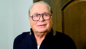 Жена Смирнитского прокомментировала сообщения о госпитализации артиста