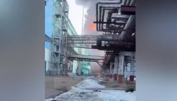 ТАСС: двое пожарных пострадали при тушении возгорания на "Нижнекамскнефтехиме" ТАСС: двое пожарных пострадали при тушении возгорания на "Нижнекамскнефтехиме"