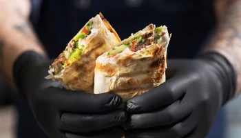&laquo;Мясо может вертеться неделями&raquo;: почему в России необходим ГОСТ на шаурму
