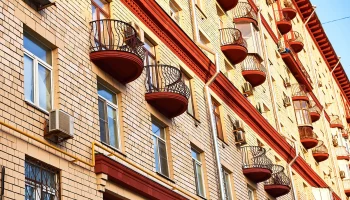 Жилые дома с детскими образовательными учреждениями отремонтировали в Москве