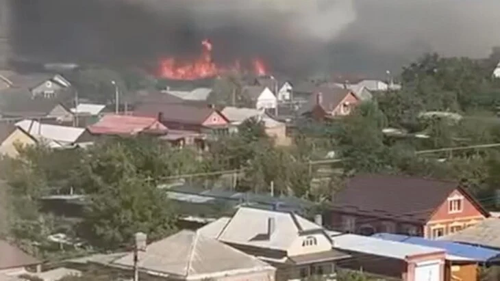 Камыш загорелся на площади 1,5 тыс "квадратов" в Ростовской области Камыш загорелся на площади 1,5 тыс "квадратов" в Ростовской области