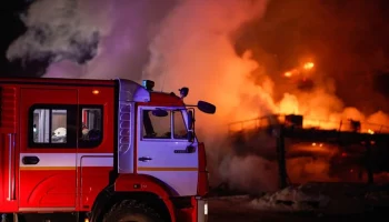 Двое пожарных погибли при тушении дома в Соликамске