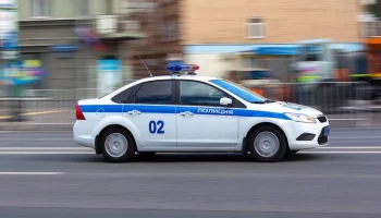 Полиция в Москве задержала мужчину после кражи внедорожника Toyota за 5,6 млн рублей