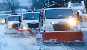 Столичные службы ликвидируют последствия снегопада