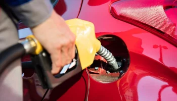 Доцент Щербаченко: теплая погода осенью спровоцирует рост цен на бензин