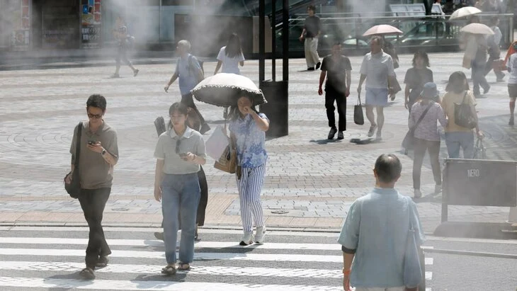 Более 10 тысяч человек госпитализированы из-за жары в Японии Более 10 тысяч человек госпитализированы из-за жары в Японии