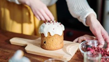 Шеф-повар Сухарев поделился рецептом ароматного бездрожжевого кулича