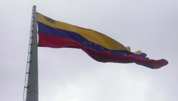 Власти Венесуэлы объявили мобилизацию и &laquo;военный режим&raquo; для производств