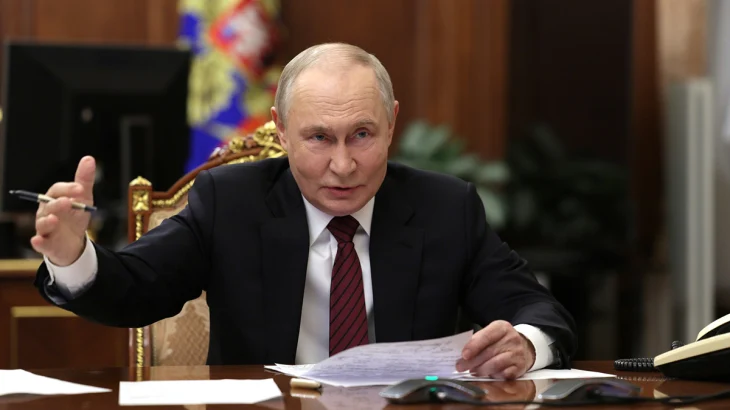 Путин подписал закон об извещении россиян об их розыске через МВД и «Госуслуги» Путин подписал закон об извещении россиян об их розыске через МВД и «Госуслуги»