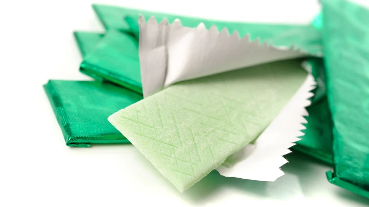 Российские ученые создали умную жвачку, укрепляющую эмаль Российские ученые создали умную жвачку, укрепляющую эмаль