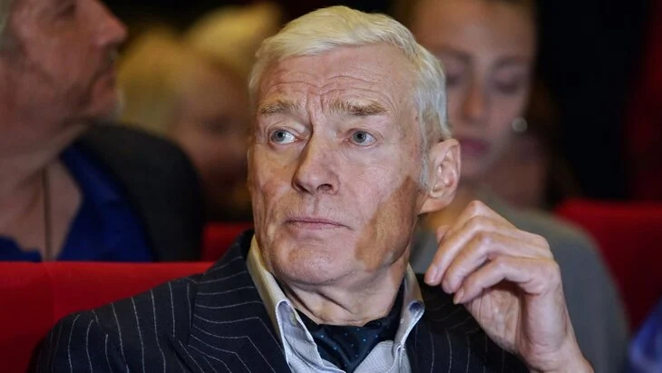 Актера Бориса Щербакова выписали из больницы после перелома шейки бедра Актера Бориса Щербакова выписали из больницы после перелома шейки бедра