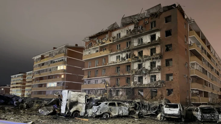 Двое детей и девять взрослых пострадали из-за атаки БПЛА на жилой дом в Адыгее Двое детей и девять взрослых пострадали из-за атаки БПЛА на жилой дом в Адыгее