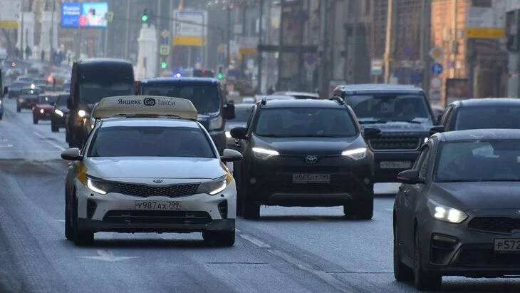 Открыто движение по одной полосе в направлении 1-й Брестской улицы в Москве Открыто движение по одной полосе в направлении 1-й Брестской улицы в Москве