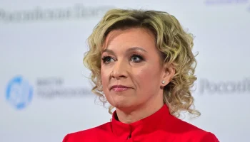 Захарова опровергла статью Bloomberg о намерениях РФ изменить план по Украине