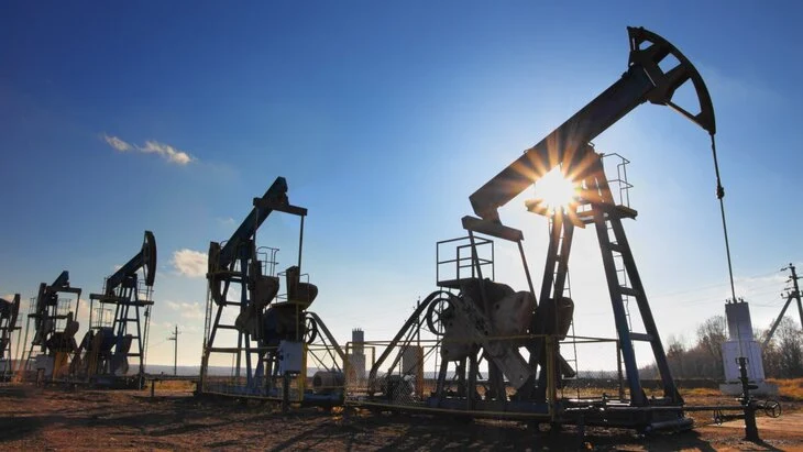 Цена нефти Brent превысила 67 долларов за баррель впервые с 28 апреля