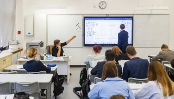 Пять школ возвели и реконструировали по АИП в ТиНАО с начала года