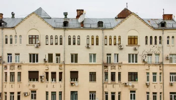 Более 60 фасадов домов в неоклассическом стиле отремонтируют в столице