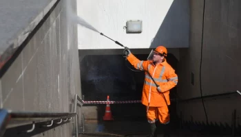 Более тысячи пешеходных переходов промоют в столице до конца апреля