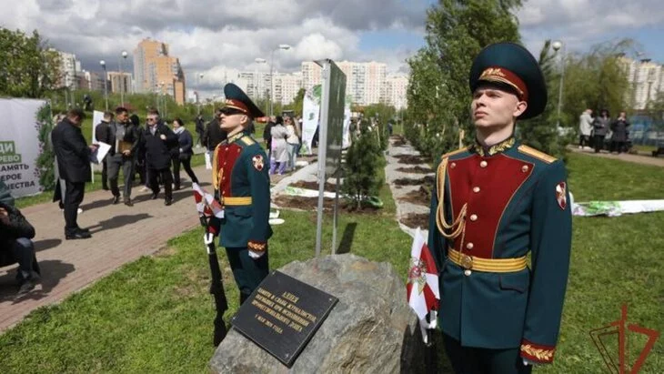 Аллею в память о погибших военкорах открыли в Москве
