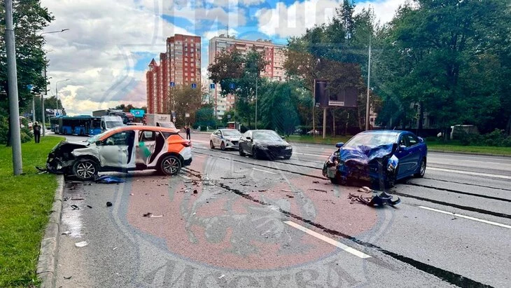 Движение перекрыто по 5 полосам Волгоградского проспекта в Москве из-за ДТП Движение перекрыто по 5 полосам Волгоградского проспекта в Москве из-за ДТП