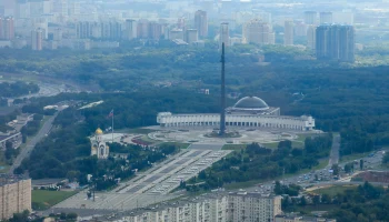 Собянин, Кравцов и патриарх Кирилл посетили парад &laquo;Не прервется связь поколений&raquo;
