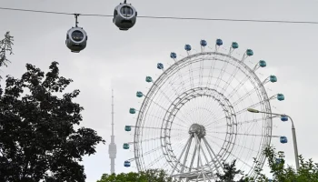 Аттракционы в парке "Орион" на ВДНХ приостановили работу из-за непогоды