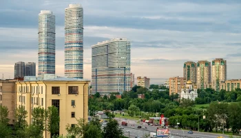 Синоптики рассказали о переменной облачности без осадков в Москве 28 июня