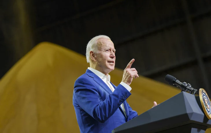 Байден пришел на интервью с текстом речи Путина Байден пришел на интервью с текстом речи Путина