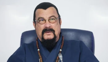 Актер Стивен Сигал раскритиковал кинематограф США из-за "плохих русских" Актер Стивен Сигал раскритиковал кинематограф США из-за "плохих русских"