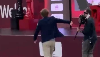 Магнус Карлсен ударил камеру оператора после проигрыша россиянину Артемьеву