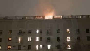 Сталинская высотка загорелась на Красных воротах в Москве