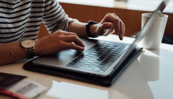 Минцифры запустит сервис для онлайн-участия в судебных заседаниях по биометрии