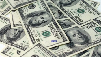 Внебиржевой курс доллара упал ниже 79 руб впервые с 2023 года